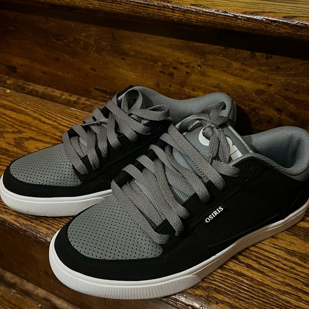 Osiris Men's Gray and Black Low-Top Skate Sneakers